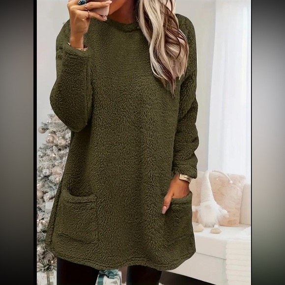 Long Sleeve Fuzzy crew neck sweatshirt with pockets - Picture 2 of 4